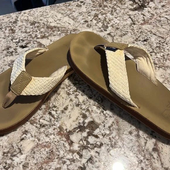 Vineyard Vines White and Tan woven rope flip flop Sandals - Picture 2 of 8